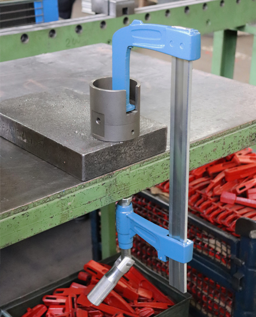 GRAMPO SARGENTO ABER. 40CM | URKO | 35X8MM | 130MM | PROF. 160MM